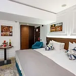 Hotel Unirii Square - Handwritten Collection 4*