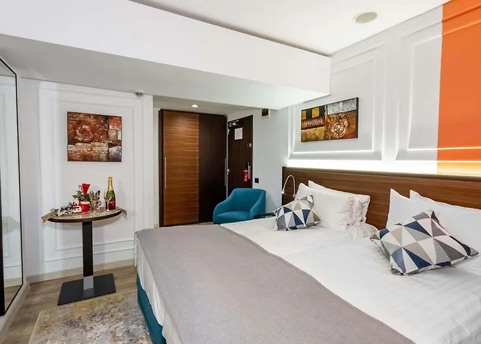 Hotel Unirii Square - Handwritten Collection 4*